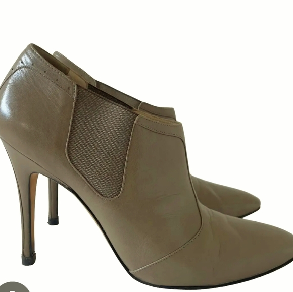 Manolo Blahnik Taupe Leather Booties Size 36.5 - Picture 4 of 10